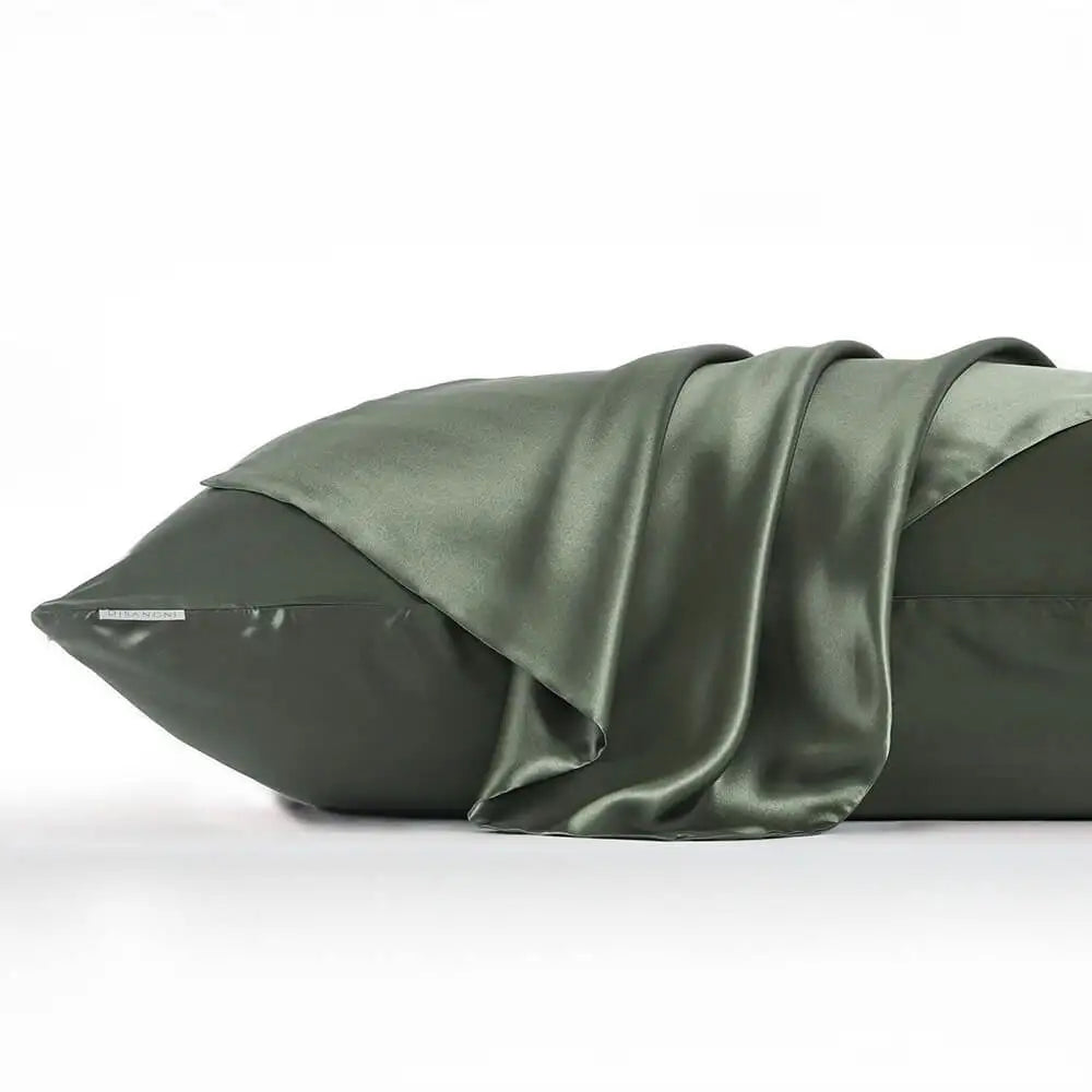 22 Momme Silk Pillowcase in Sage — Soie