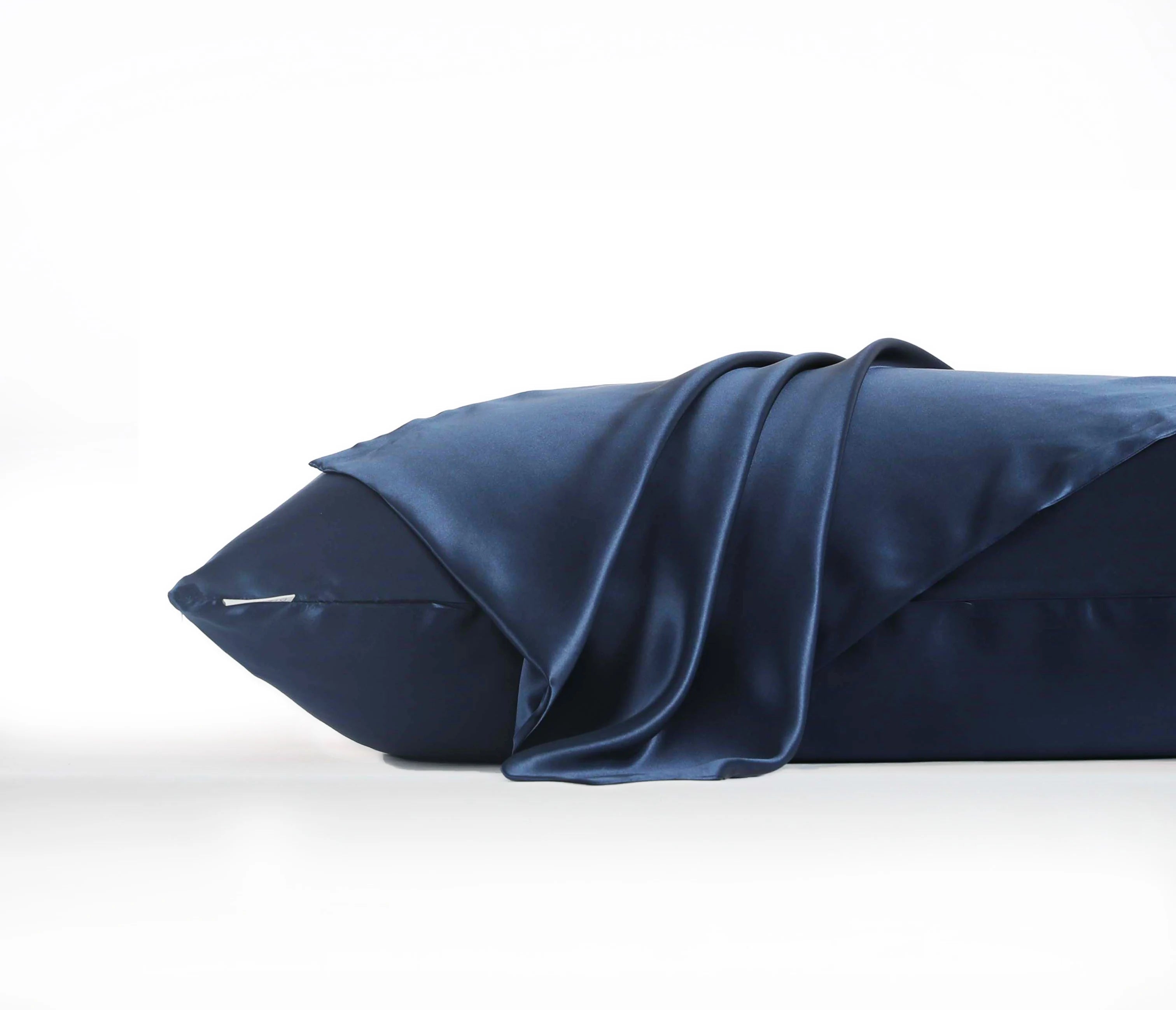 22 Momme Silk Pillowcase in Midnight — Soie
